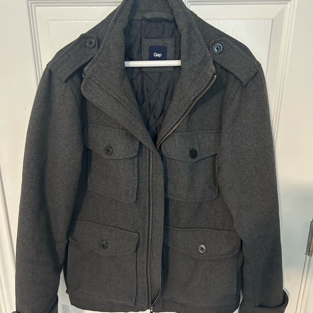 GAP grey wool style coat
Size small.